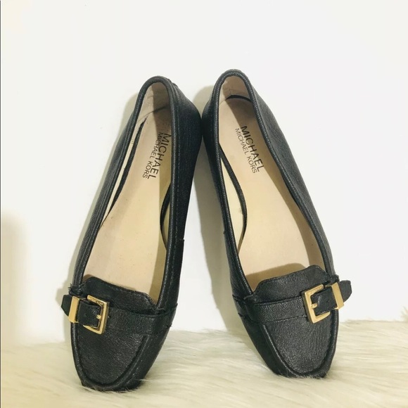 ✅Michael Kors Flat Buckle Shoed ✅ - Picture 2 of 8